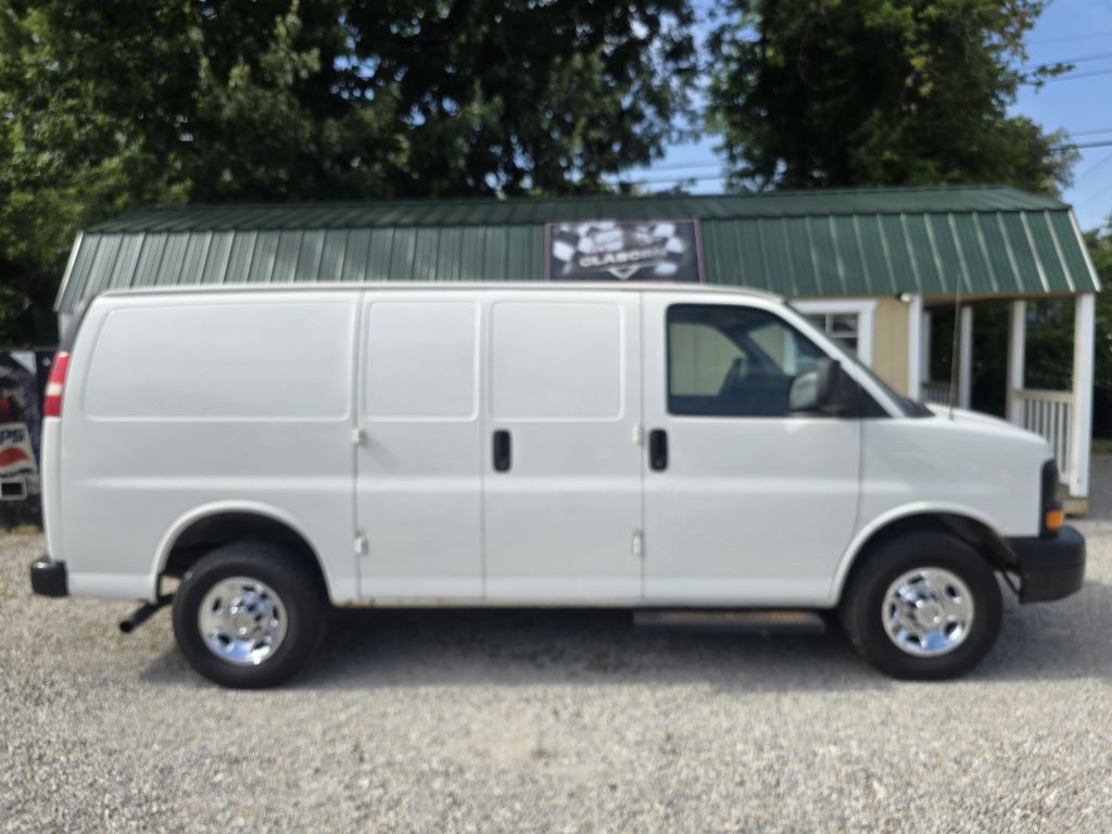 2015 Chevrolet Express Image 1