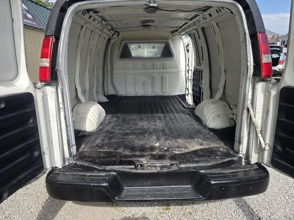 2015 Chevrolet Express Image 6