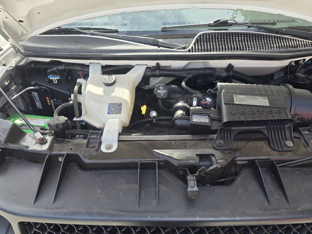 2015 Chevrolet Express Image 13