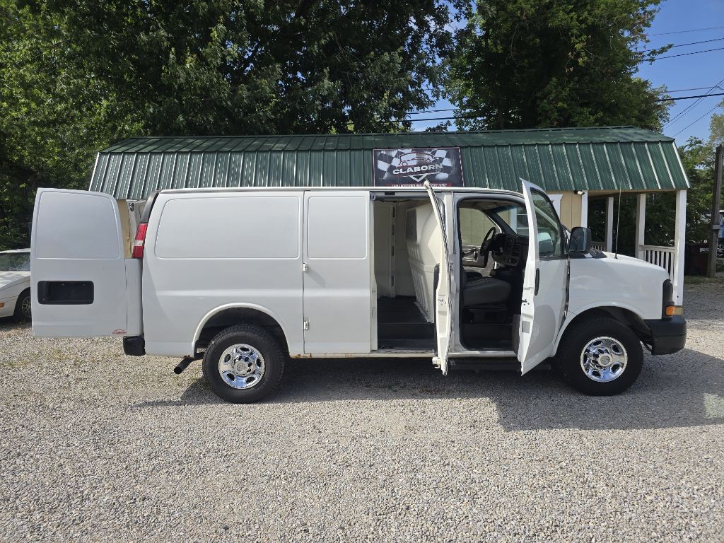 2015 Chevrolet Express Image 14