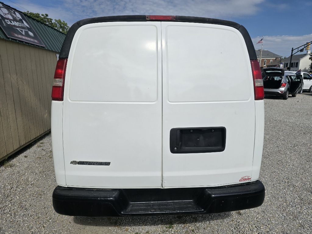 2015 Chevrolet Express Image 15