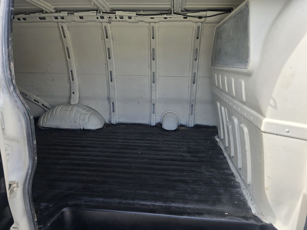 2015 Chevrolet Express Image 21