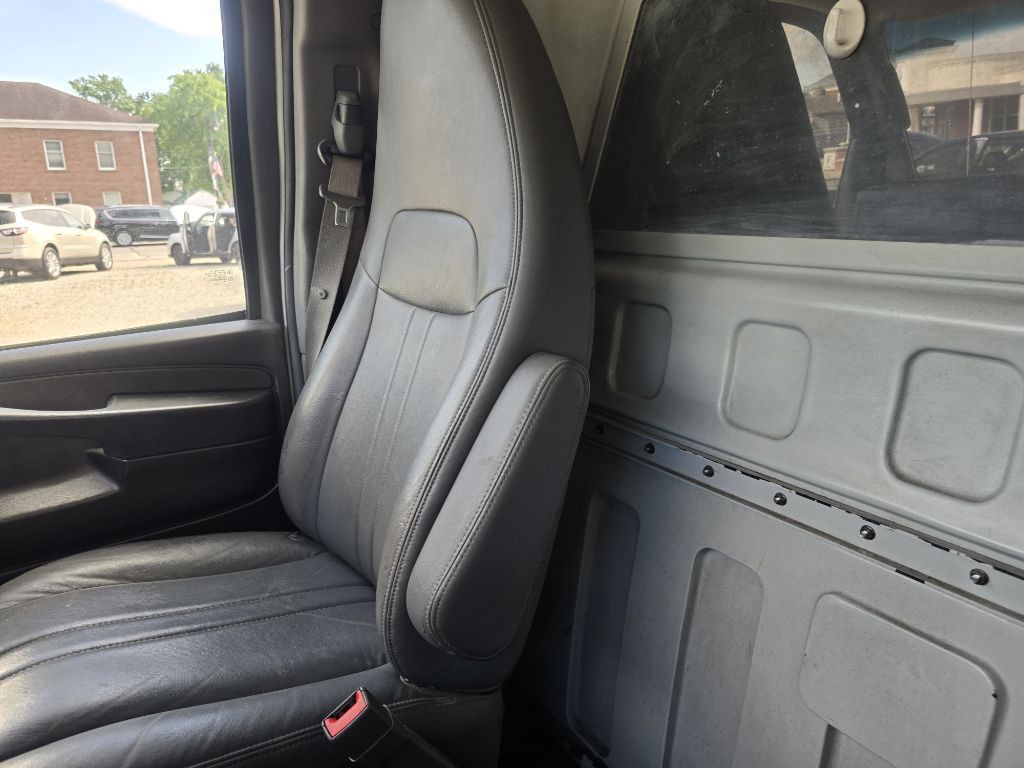 2015 Chevrolet Express Image 22