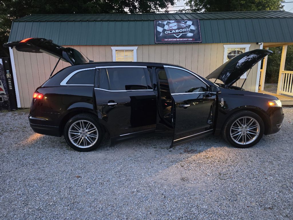 2019 Lincoln MKT Image 1