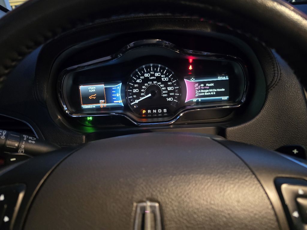 2019 Lincoln MKT Image 8