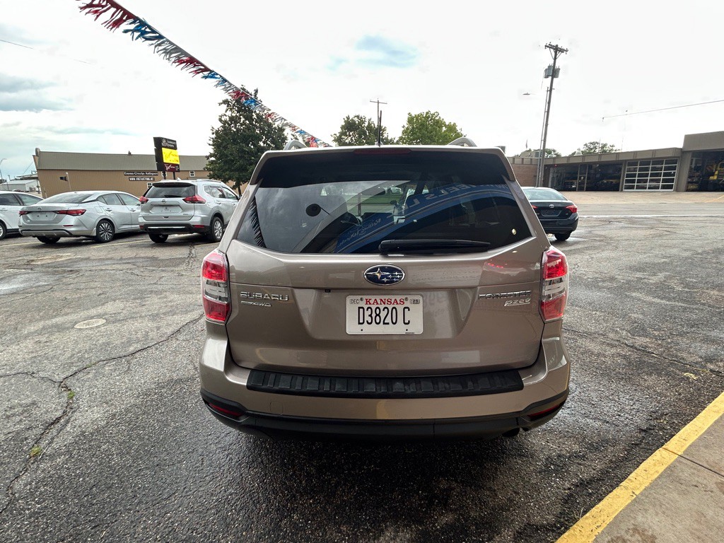 2015 Subaru Forester Image 6