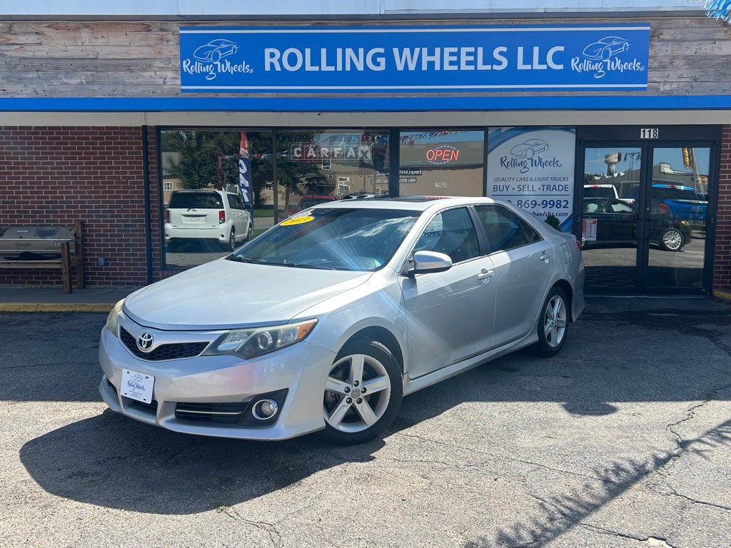 2013 Toyota Camry Image 2