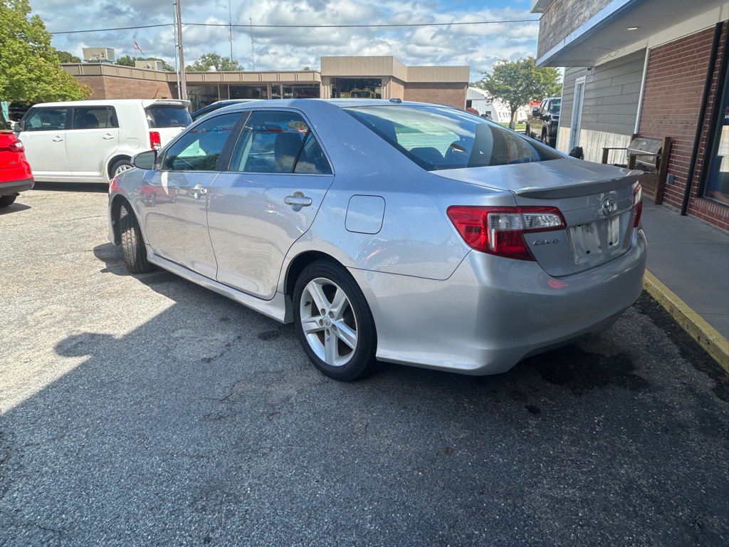 2013 Toyota Camry Image 5