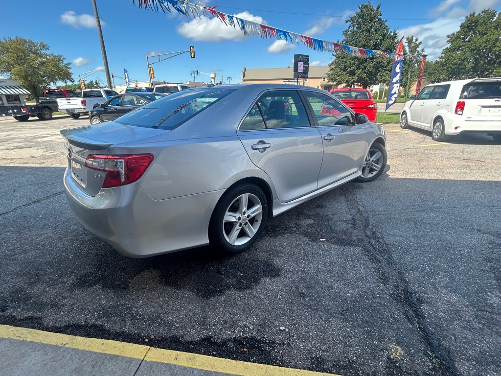 2013 Toyota Camry Image 6