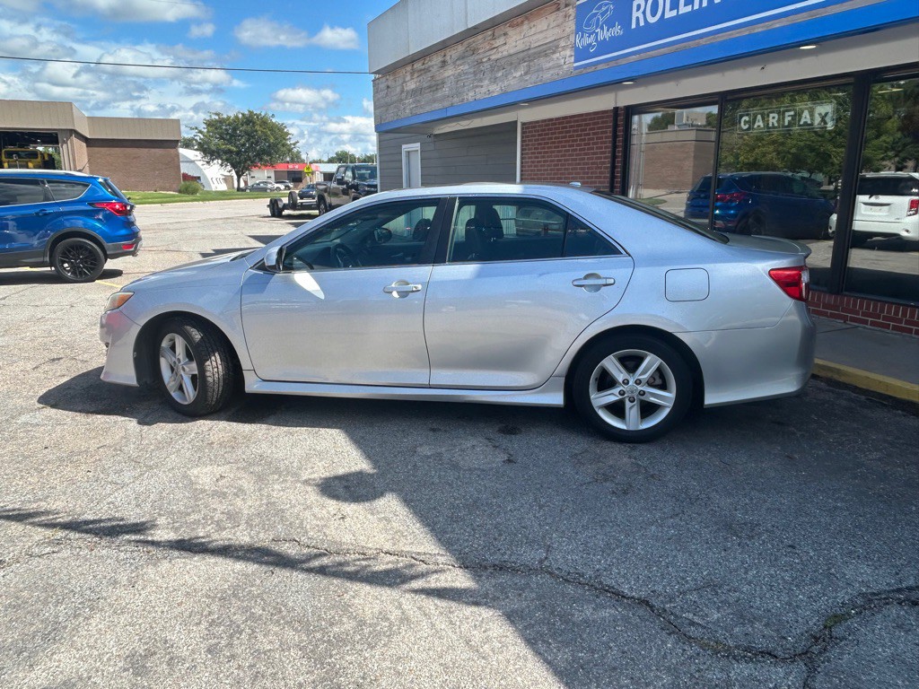 2013 Toyota Camry Image 8