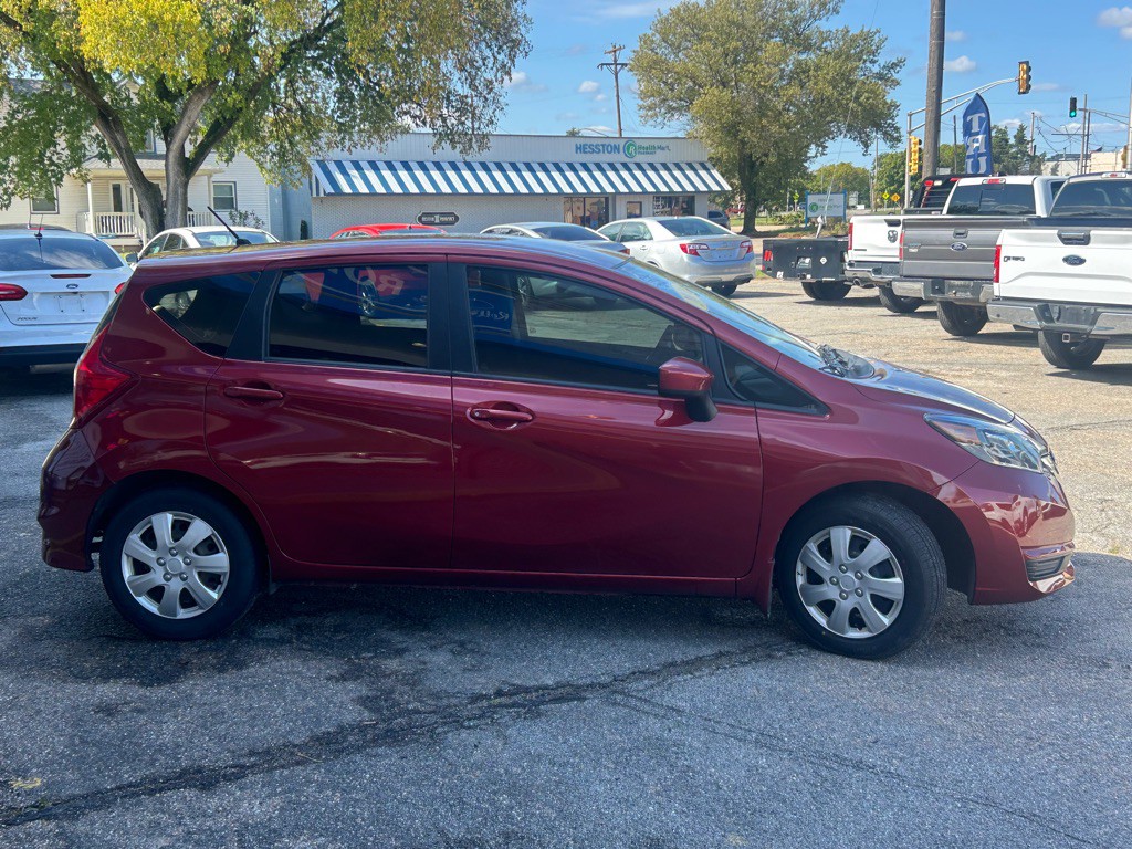 2018 Nissan Versa Image 4