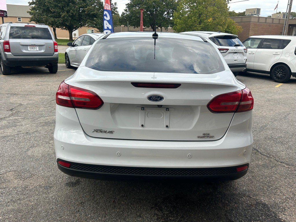 2016 Ford Focus Image 8
