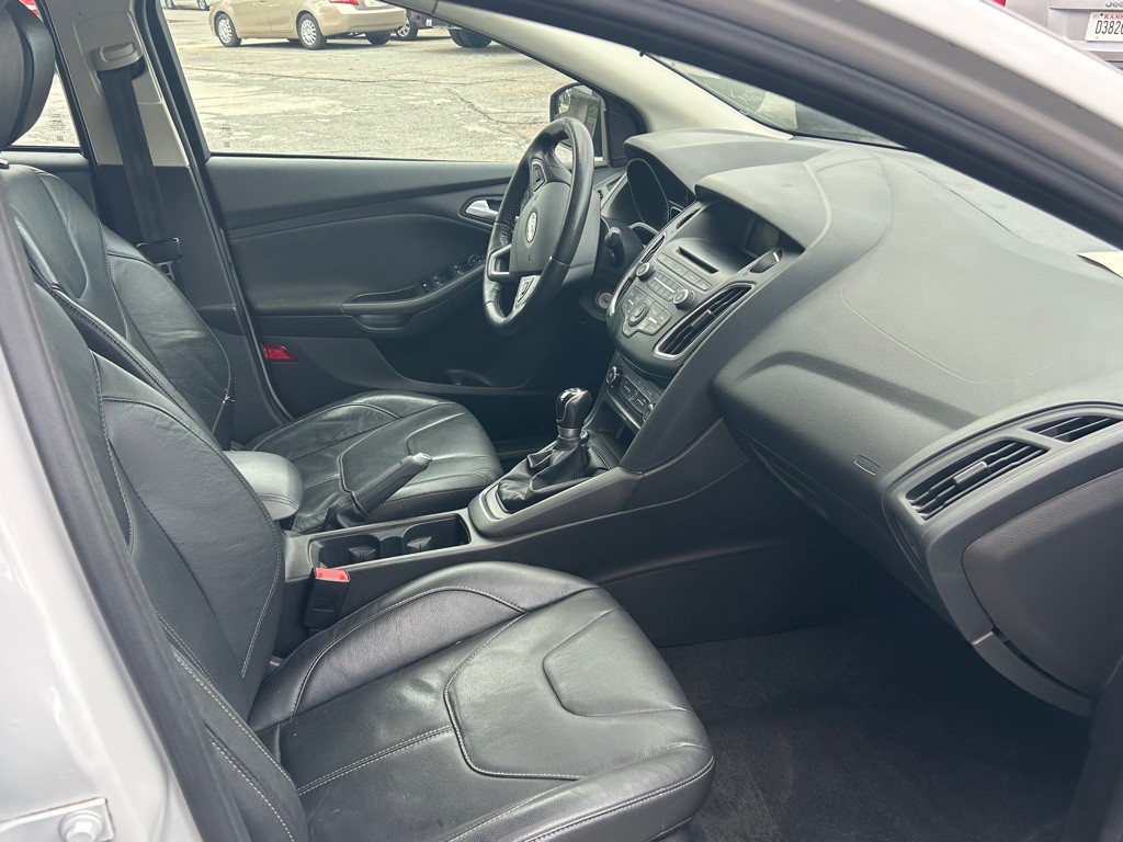 2016 Ford Focus Image 9