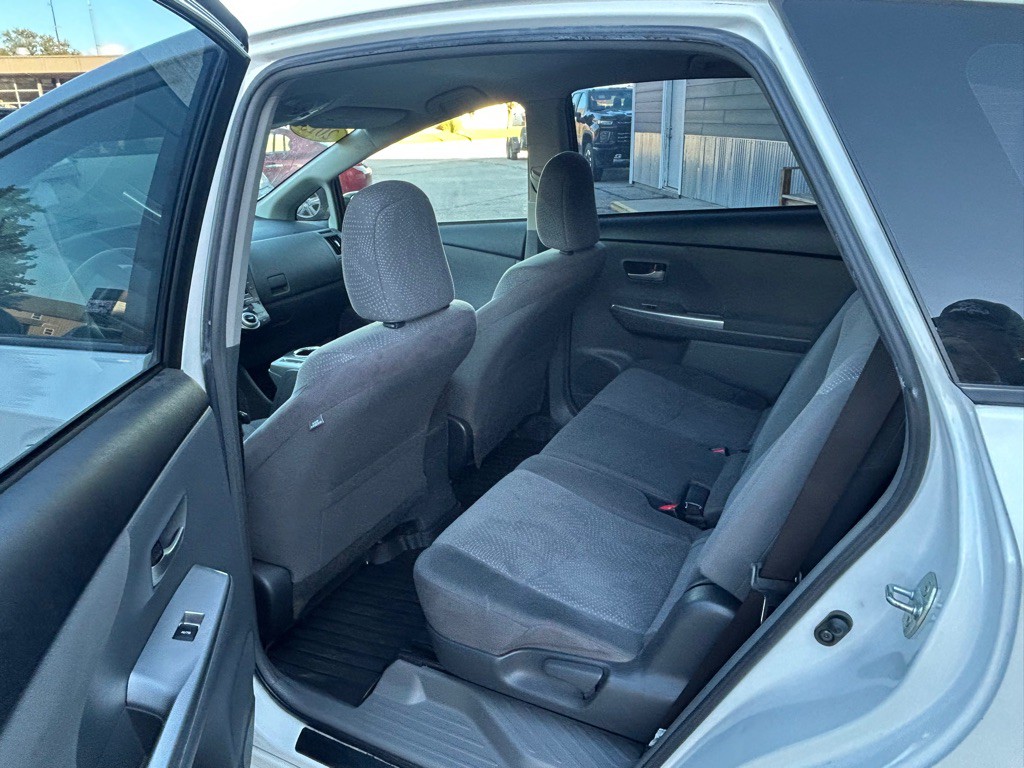 2013 Toyota Prius Image 12