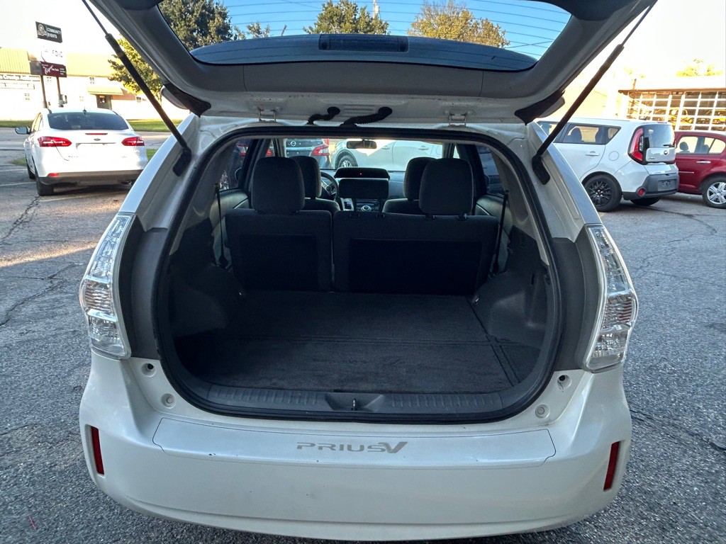2013 Toyota Prius Image 15