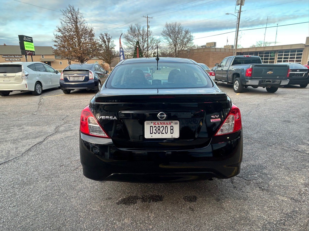 2018 Nissan Versa Image 8