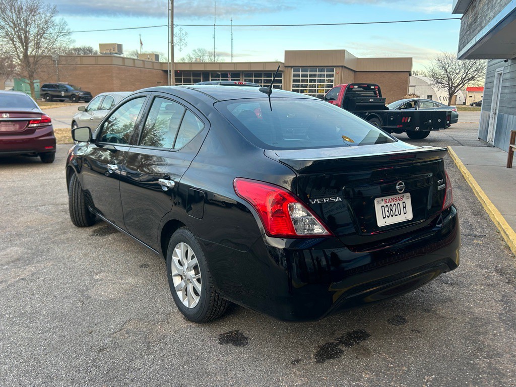 2018 Nissan Versa Image 9