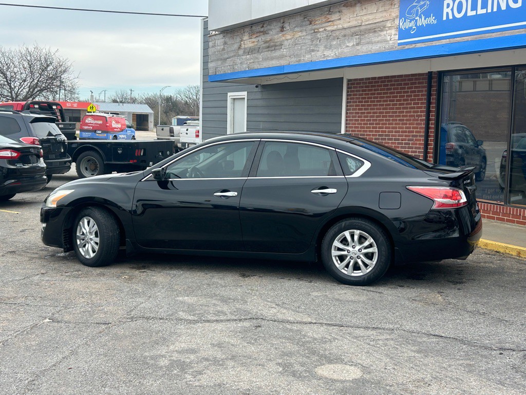 2015 Nissan Altima Image 9