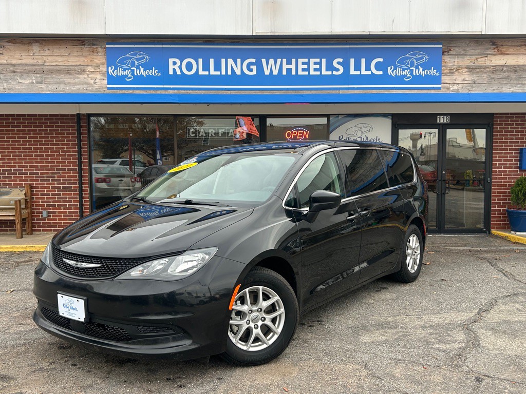 2022 Chrysler Voyager Image 1