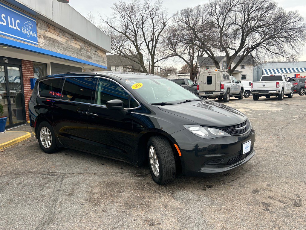 2022 Chrysler Voyager Image 3