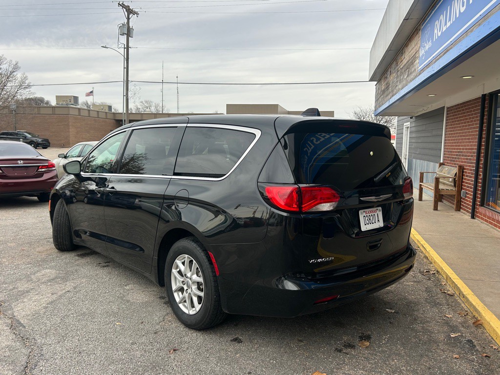 2022 Chrysler Voyager Image 5