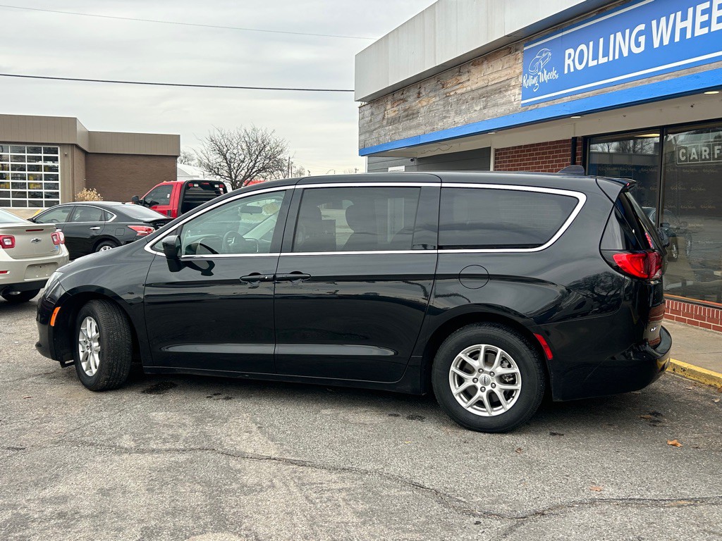 2022 Chrysler Voyager Image 8