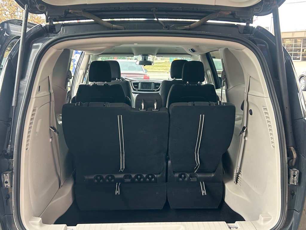 2022 Chrysler Voyager Image 9
