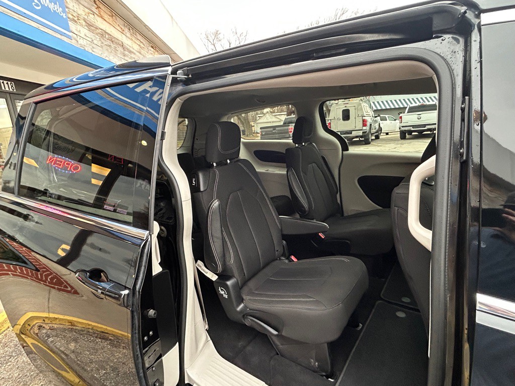 2022 Chrysler Voyager Image 14