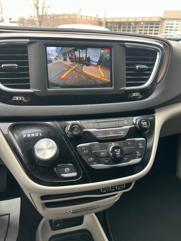 2022 Chrysler Voyager Image 15