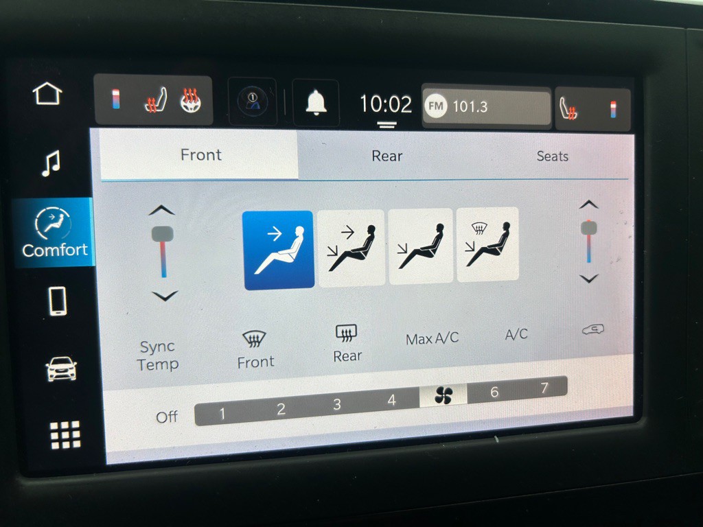 2022 Chrysler Voyager Image 16