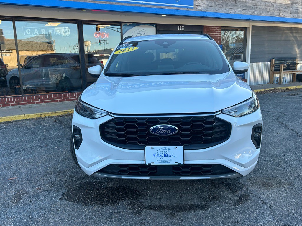 2023 Ford Escape Image 2