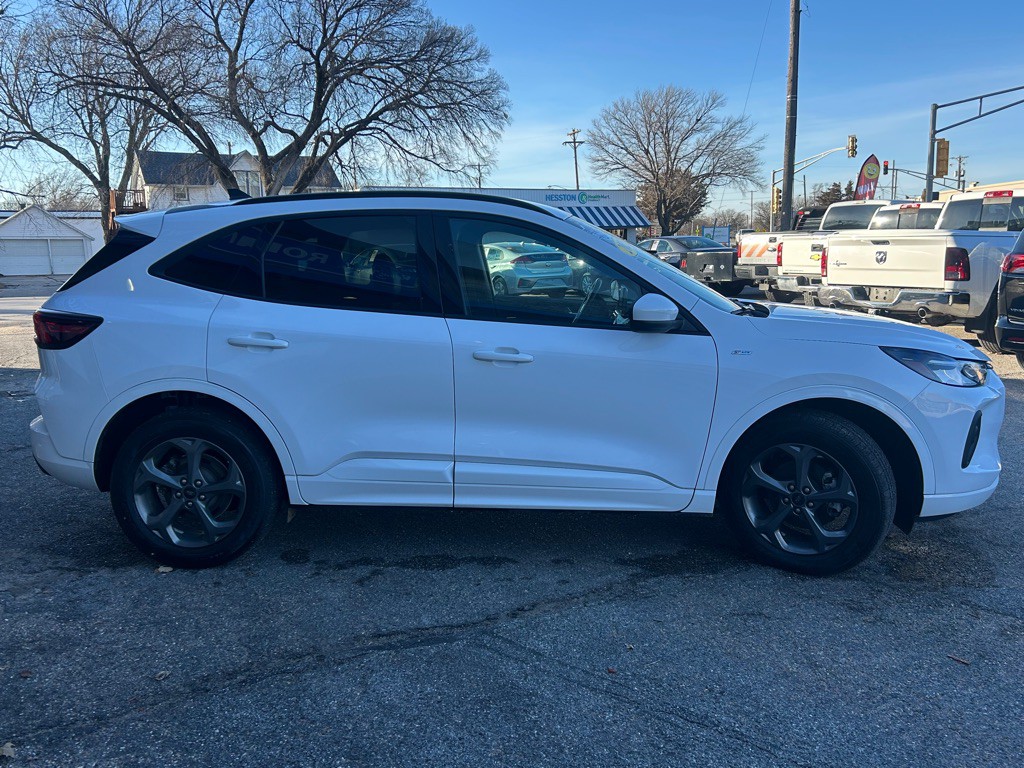 2023 Ford Escape Image 3