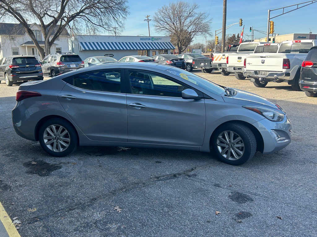 2015 Hyundai Elantra Image 2