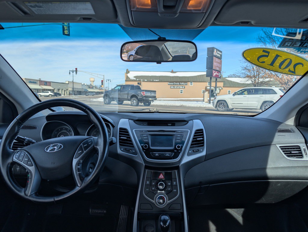 2015 Hyundai Elantra Image 16