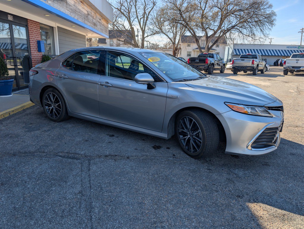 2021 Toyota Camry Image 3