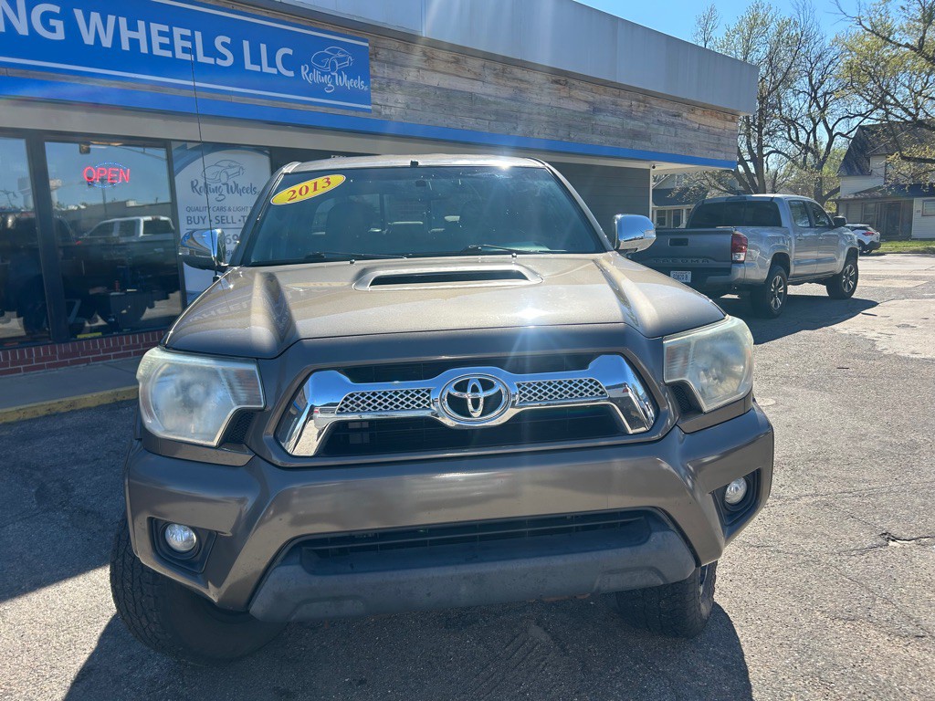 2013 Toyota Tacoma Image 2