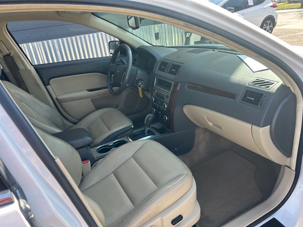 2010 Ford Fusion Image 12