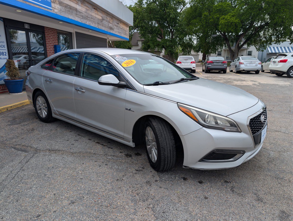 2016 Hyundai Sonata Image 3