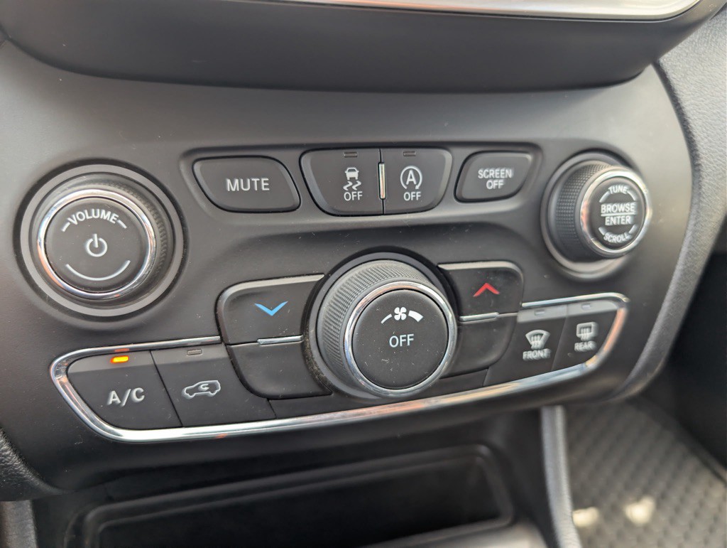 2020 Jeep Cherokee Image 19