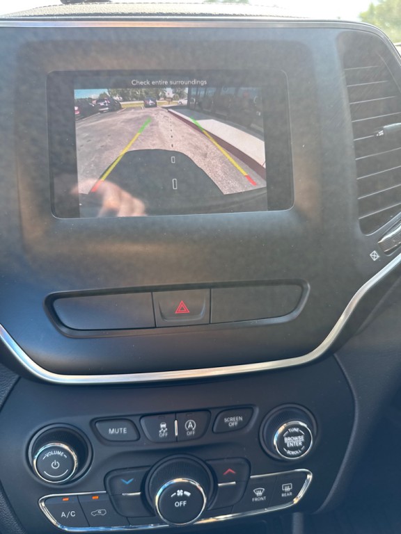 2019 Jeep Cherokee Image 11