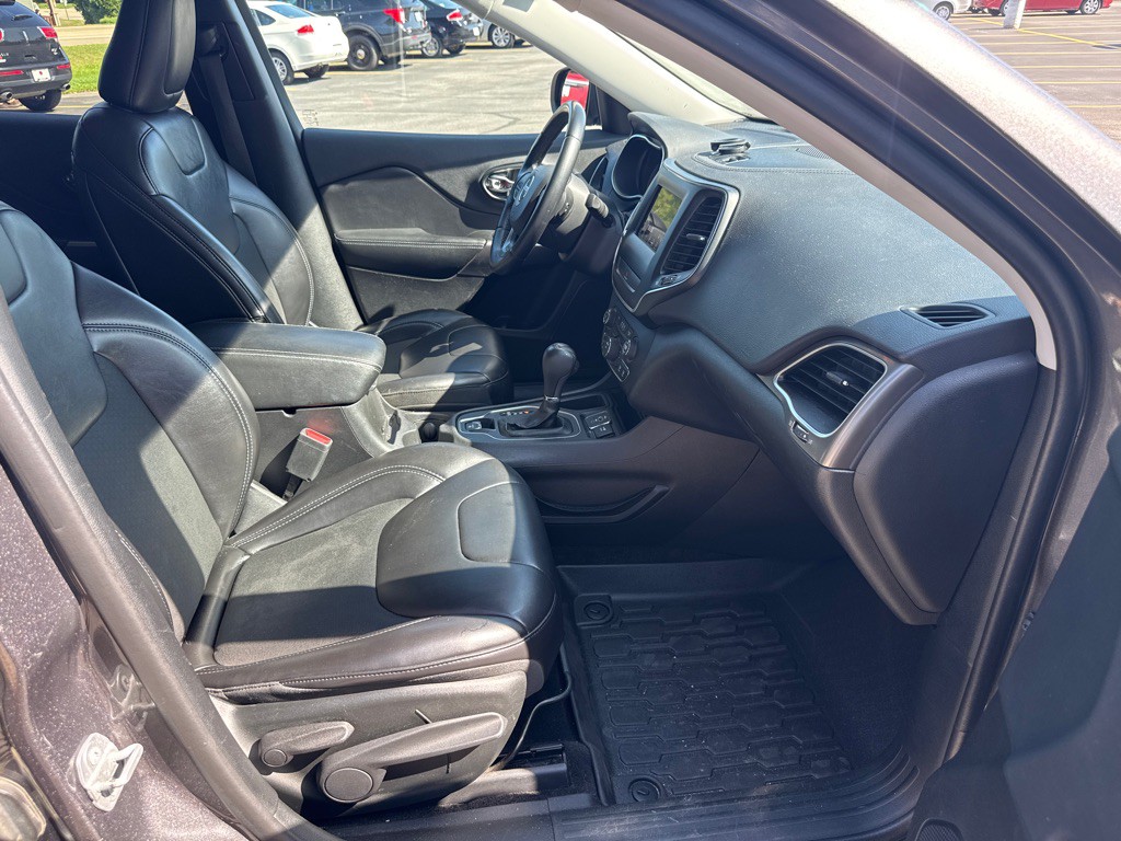 2019 Jeep Cherokee Image 16