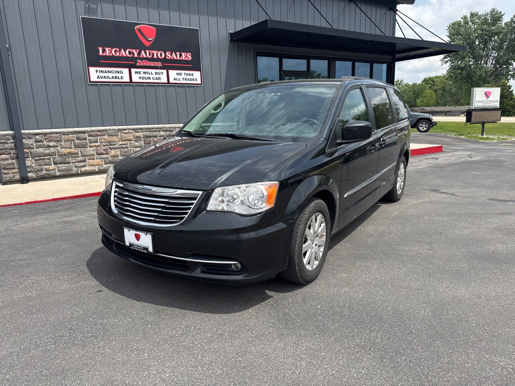 2013 Chrysler Town & Country Image 1