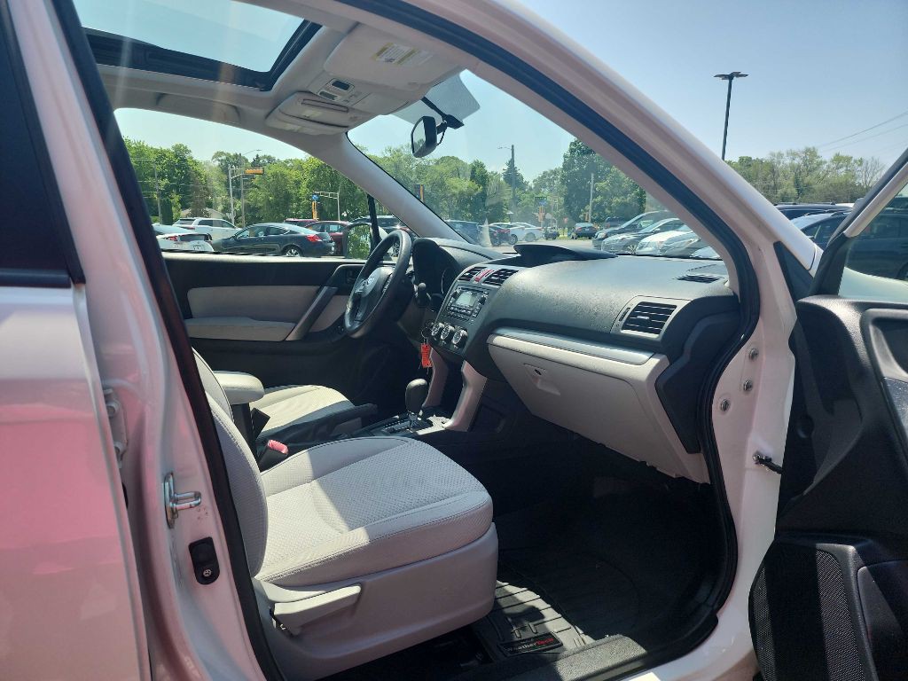 2015 Subaru Forester Image 9