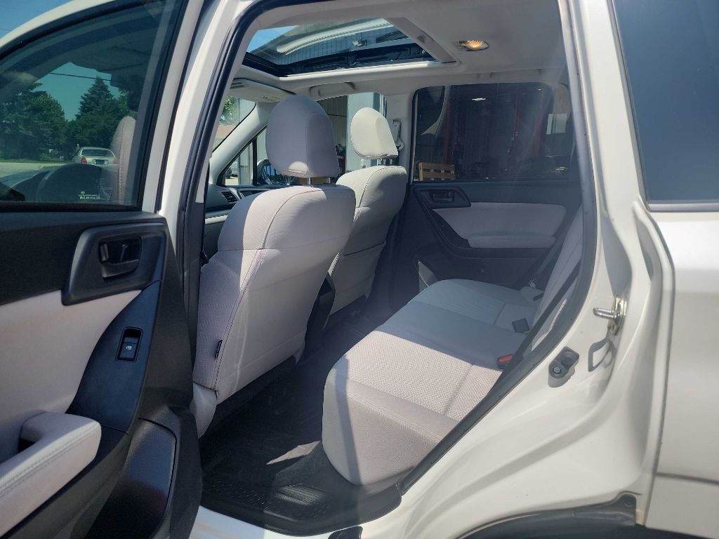 2015 Subaru Forester Image 11