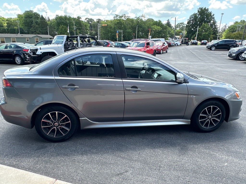 2017 Mitsubishi Lancer Image 6