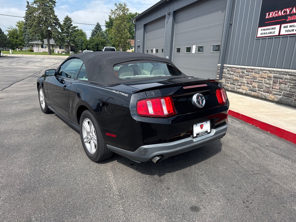 2011 Ford Mustang Image 3