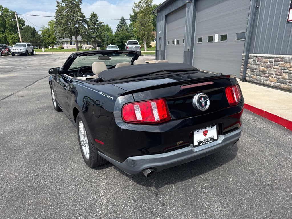 2011 Ford Mustang Image 12