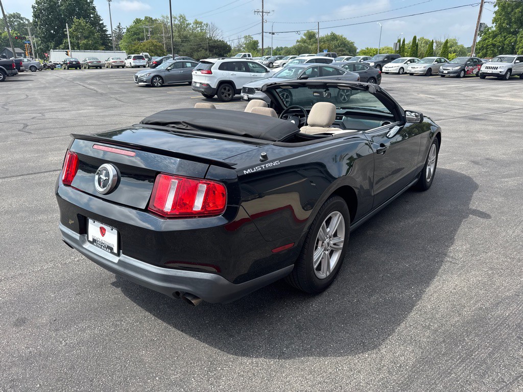 2011 Ford Mustang Image 14