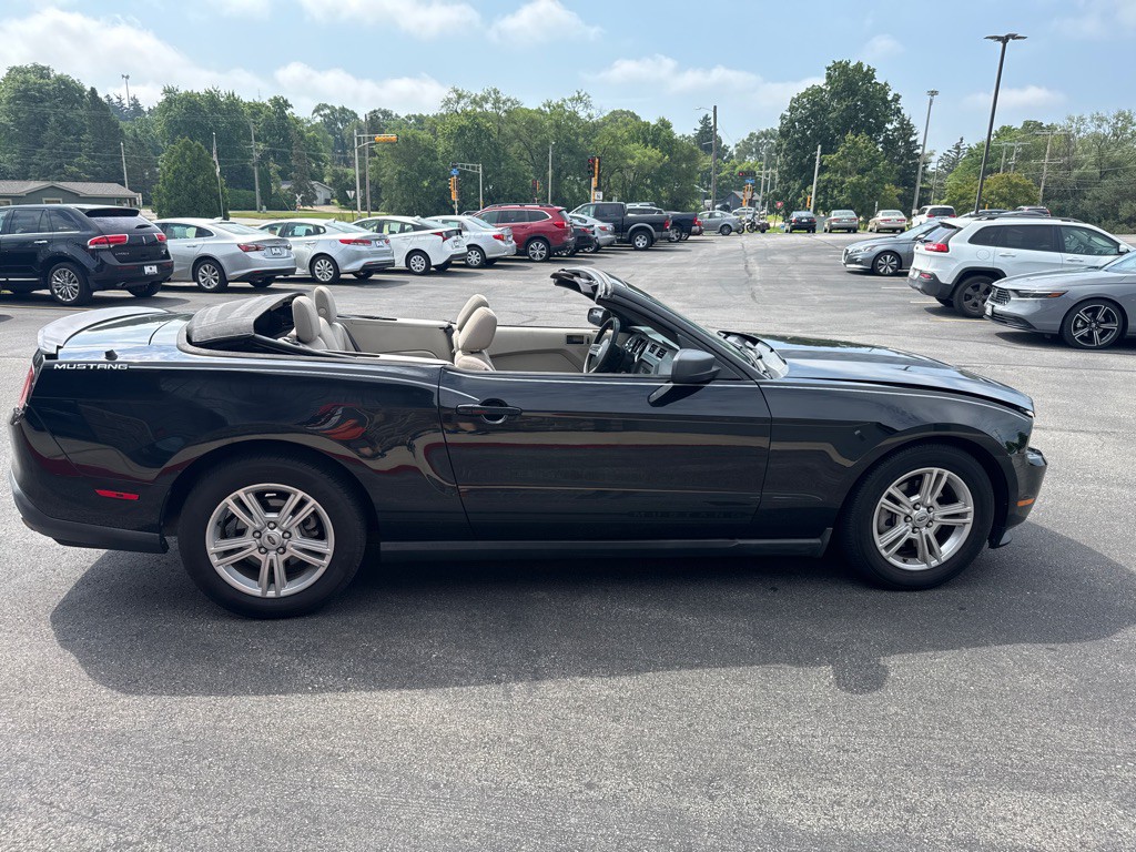 2011 Ford Mustang Image 15