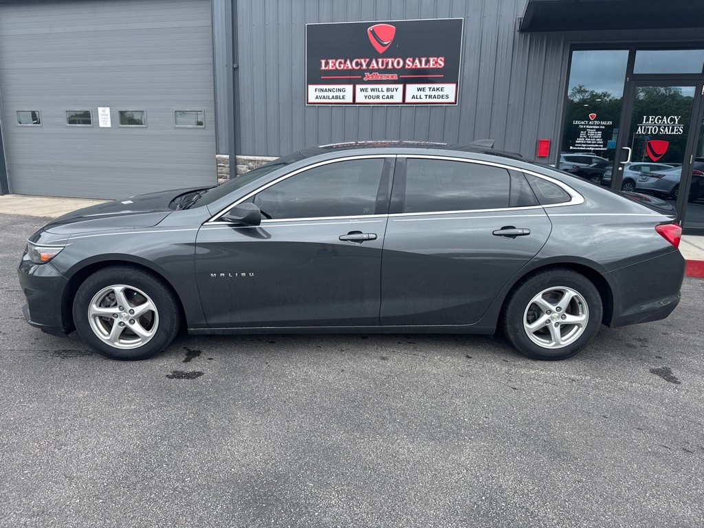 2017 Chevrolet Malibu Image 2